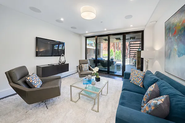 Sold by Bond New York | media 17