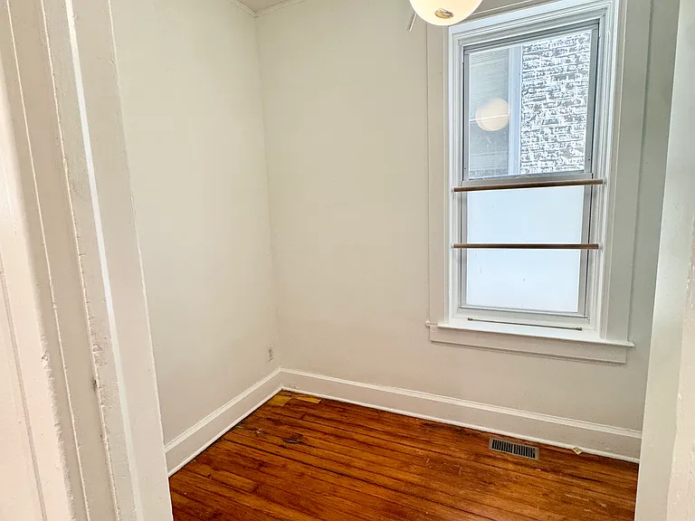 911 N Winchester Ave #1F — Photo 9