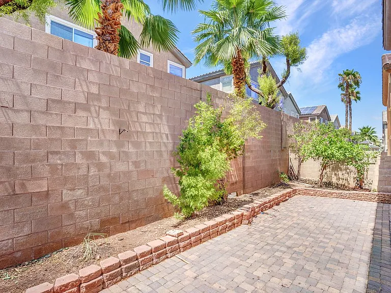 527 Newberry Springs Dr — Photo 39