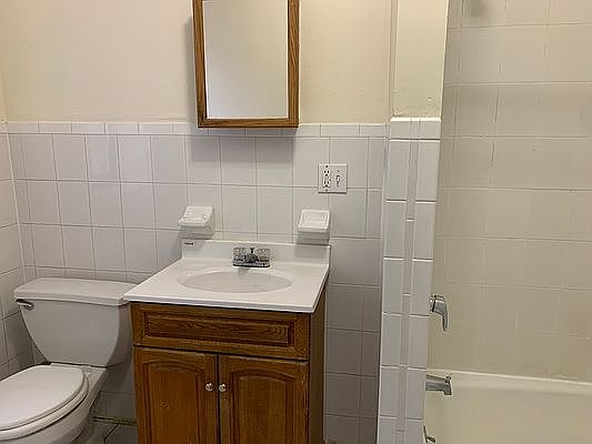 5th image of 3820 Waldo Ave APT L4