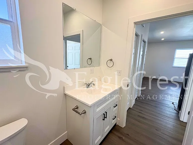 420 Ankeny St — Photo 33