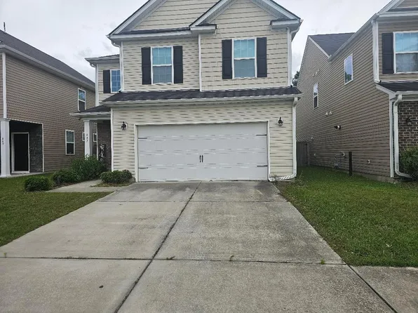 447 Whispering Breeze Ln, Summerville, SC 29486