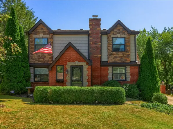 24 Herbst Rd, Coraopolis, PA 15108