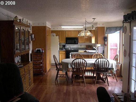 Kitchen/Dining area