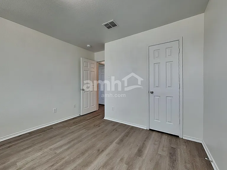 1421 Englewood Dr — Photo 16