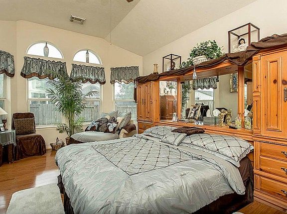 4th image of 19035 Canyon Royal Dr