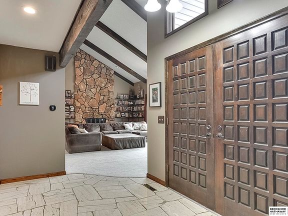 3rd image of 15305 Jones Cir