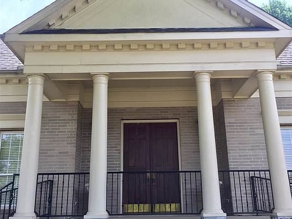2nd image of 715 River Oaks Blvd