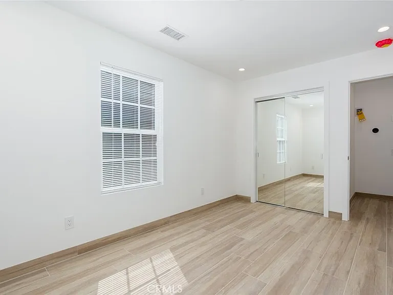 221 S Ross St — Photo 5