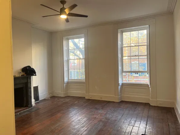 228 Pine St #2F, Philadelphia, PA 19106