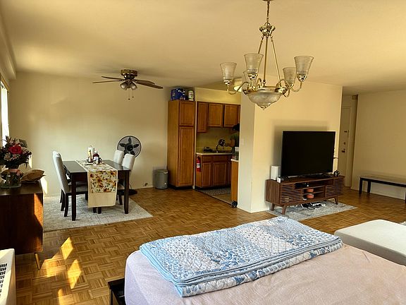 2nd image of 123 S Adelaide Ave APT 1E