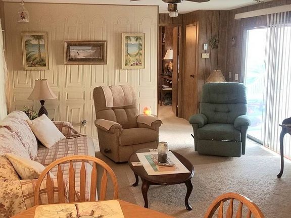 4th image of 225 Green Haven Ln W
