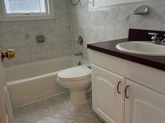 5th image of 115 Seminary Ave #2