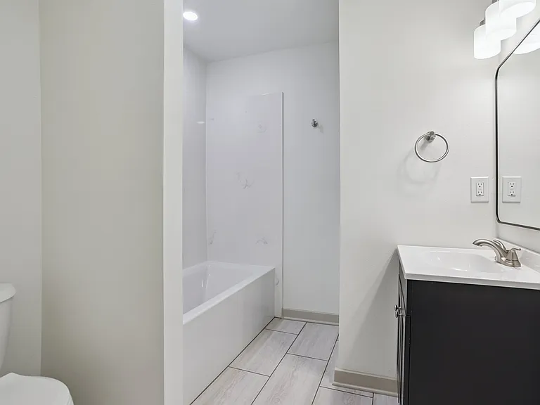 720 Spain St #2B — Photo 6