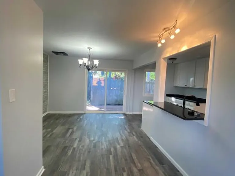 249 Thornhurst Rd — Photo 4
