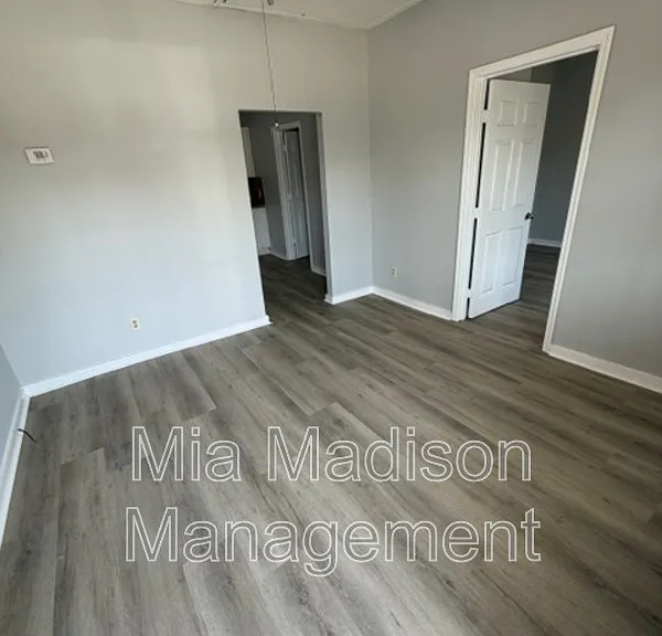 1421 Richards St — Photo 2
