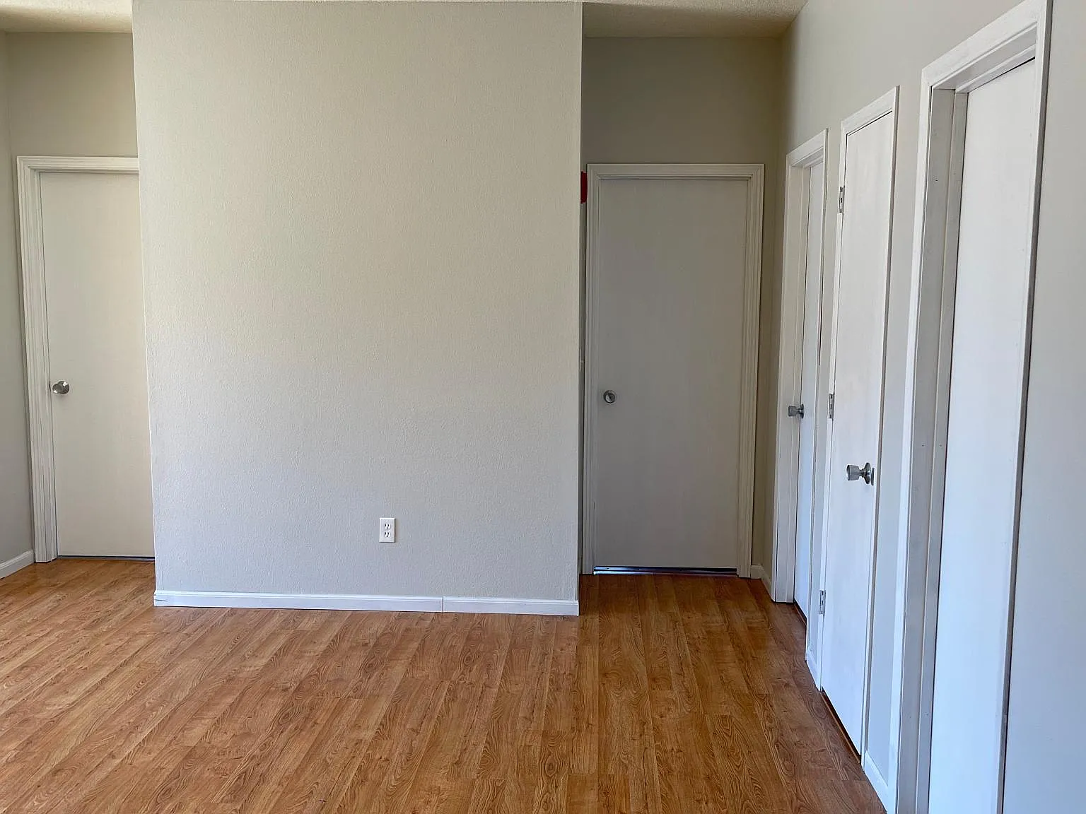 5 bed, 1658 sqft, $3,947 — Photo 4