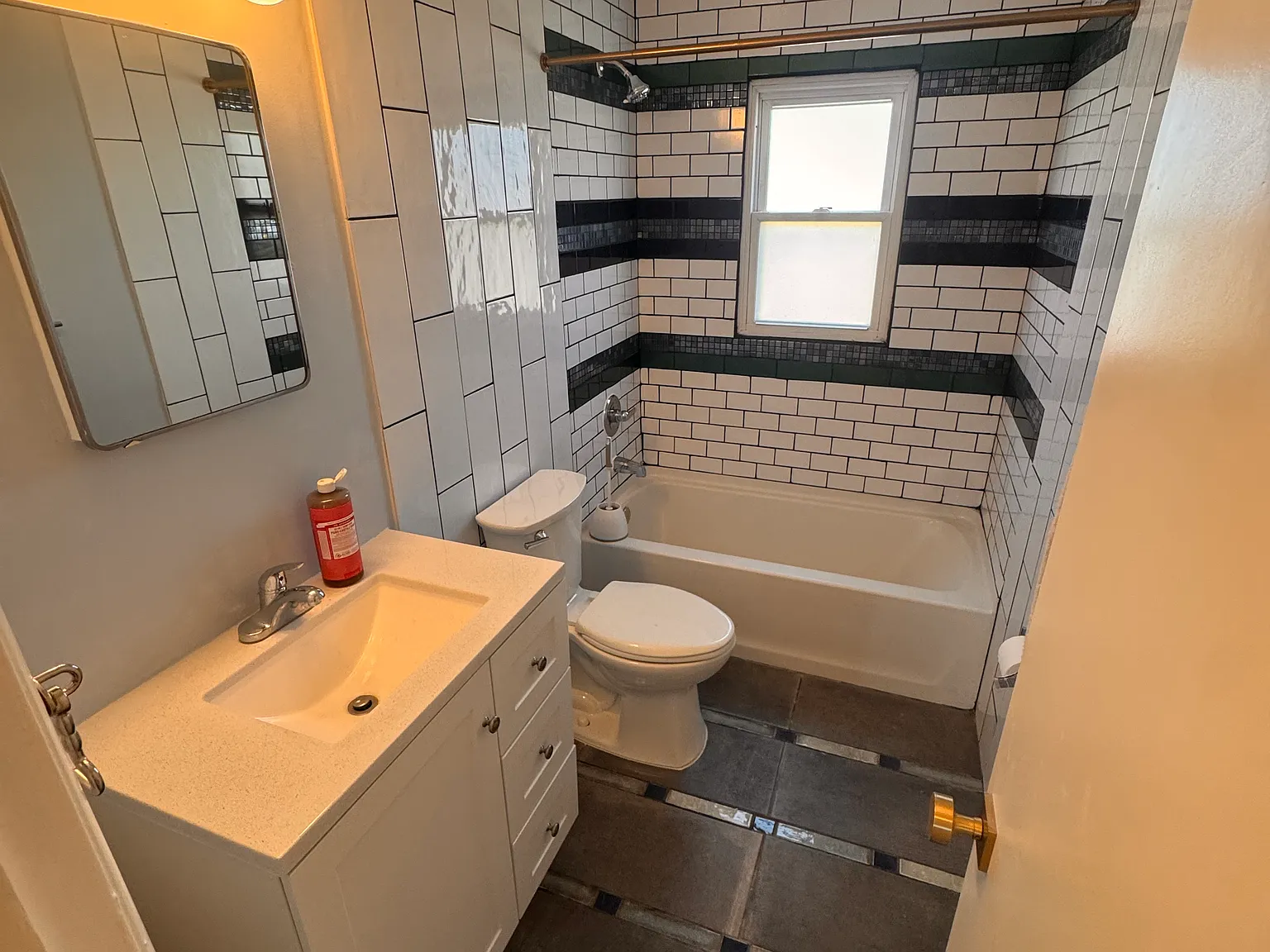 2 bed, 950 sqft, $1,950 — Photo 4
