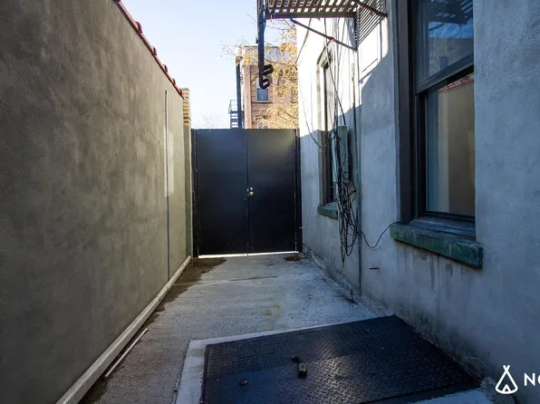 270 Irving Avenue image 10 of 23