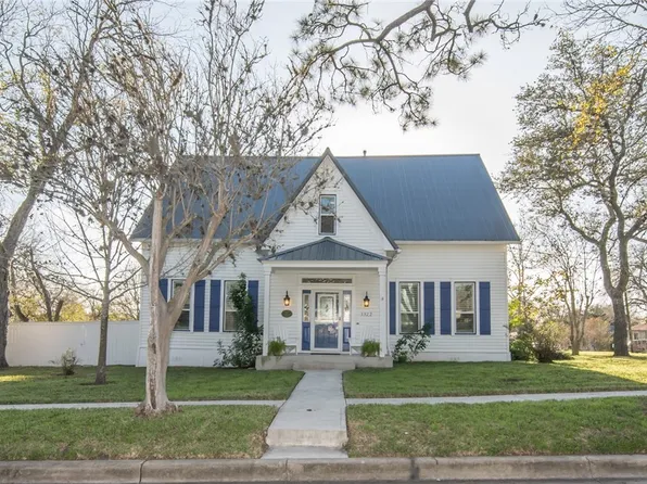 1322 N Avenue F, Shiner, TX 77984