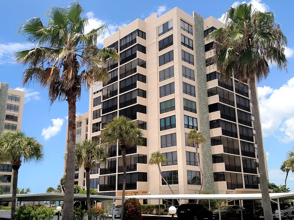 627 Alhambra Rd #702