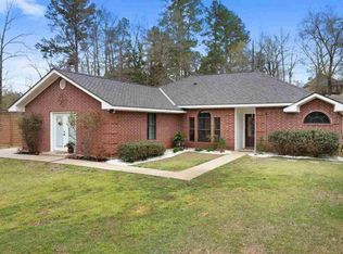 1611 E Mountain Rd S, Longview, TX 75604