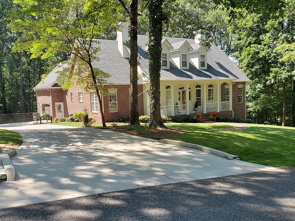 1st image of Collinwood Dr