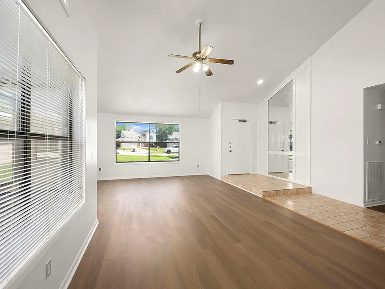 7415 Creekfield Dr — Photo 13