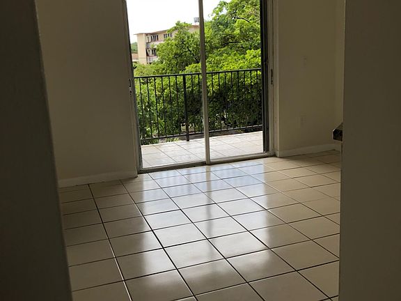 2nd image of 424 SW 12th Ave APT 303
