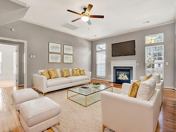 2nd image of 10 Green Bank Ln