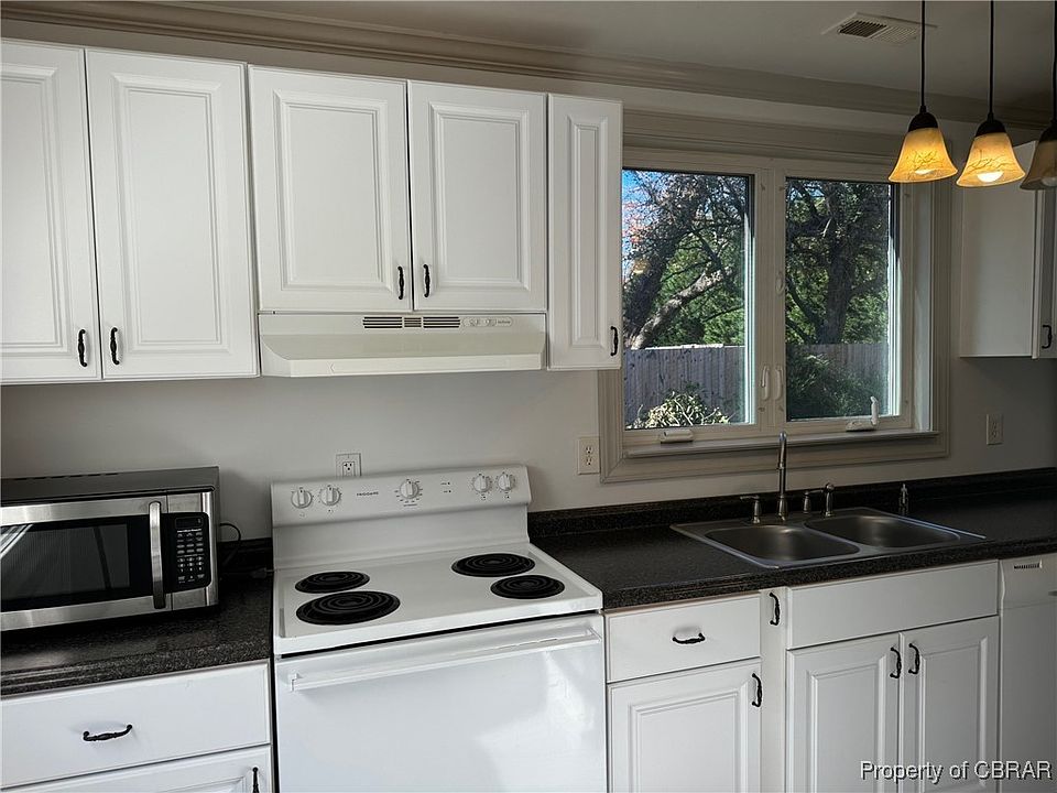 2nd image of 25 Dogwood Ln