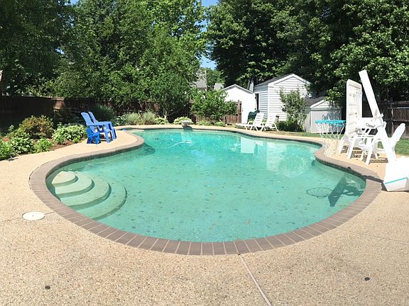 Swimming pool