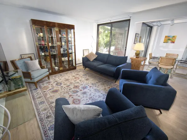 2260 West Good Hope ROAD #125, Glendale, WI 53209