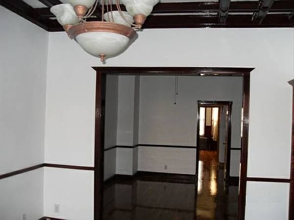 3rd image of 377 Weirfield St