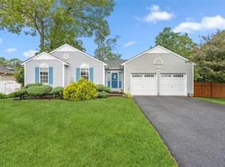 482 Bayport Ave, Bayport, NY 11705