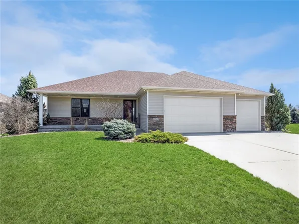 7023 Peckham St, Johnston, IA 50131