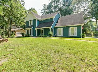 1186 Harview Dr SW, Lilburn, GA 30047