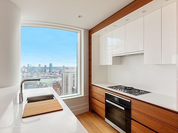 2nd image of 252 E 57th St #43B