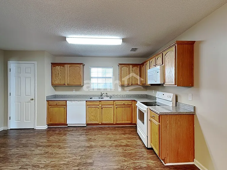4020 Angels Dr — Photo 4