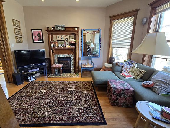 3rd image of 1851 W Cuyler Ave #2