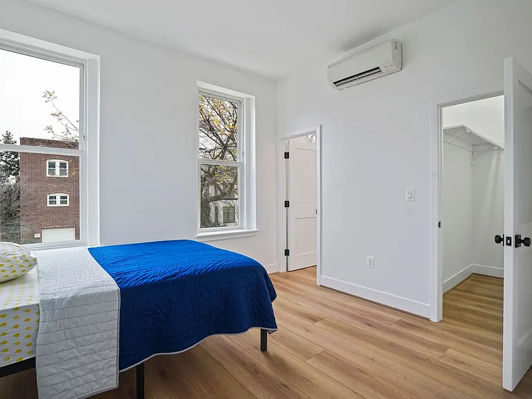 235 F St NE — Photo 36
