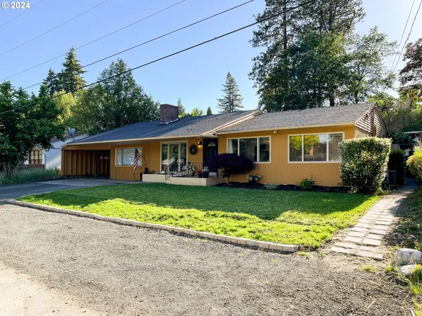 422 W Myrtlewood Ct, Roseburg, OR 97471