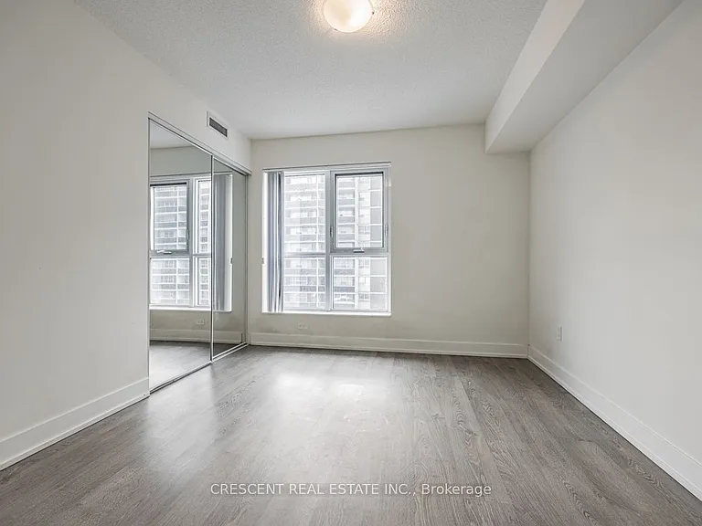 9 Mabelle Ave #2423 — Photo 15