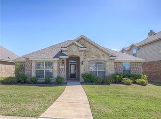 110 Paradise Way, Red Oak, TX 75154