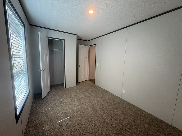 223 Lexington Dr — Photo 12