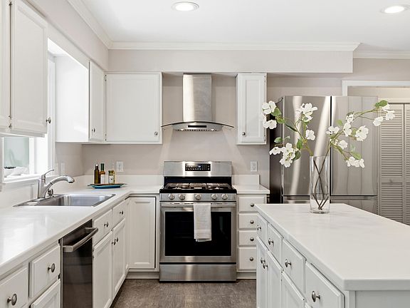 4th image of 8112 Morgans Way