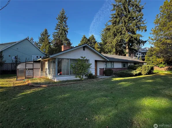 2105 100th Ave NE, Bellevue, WA 98004