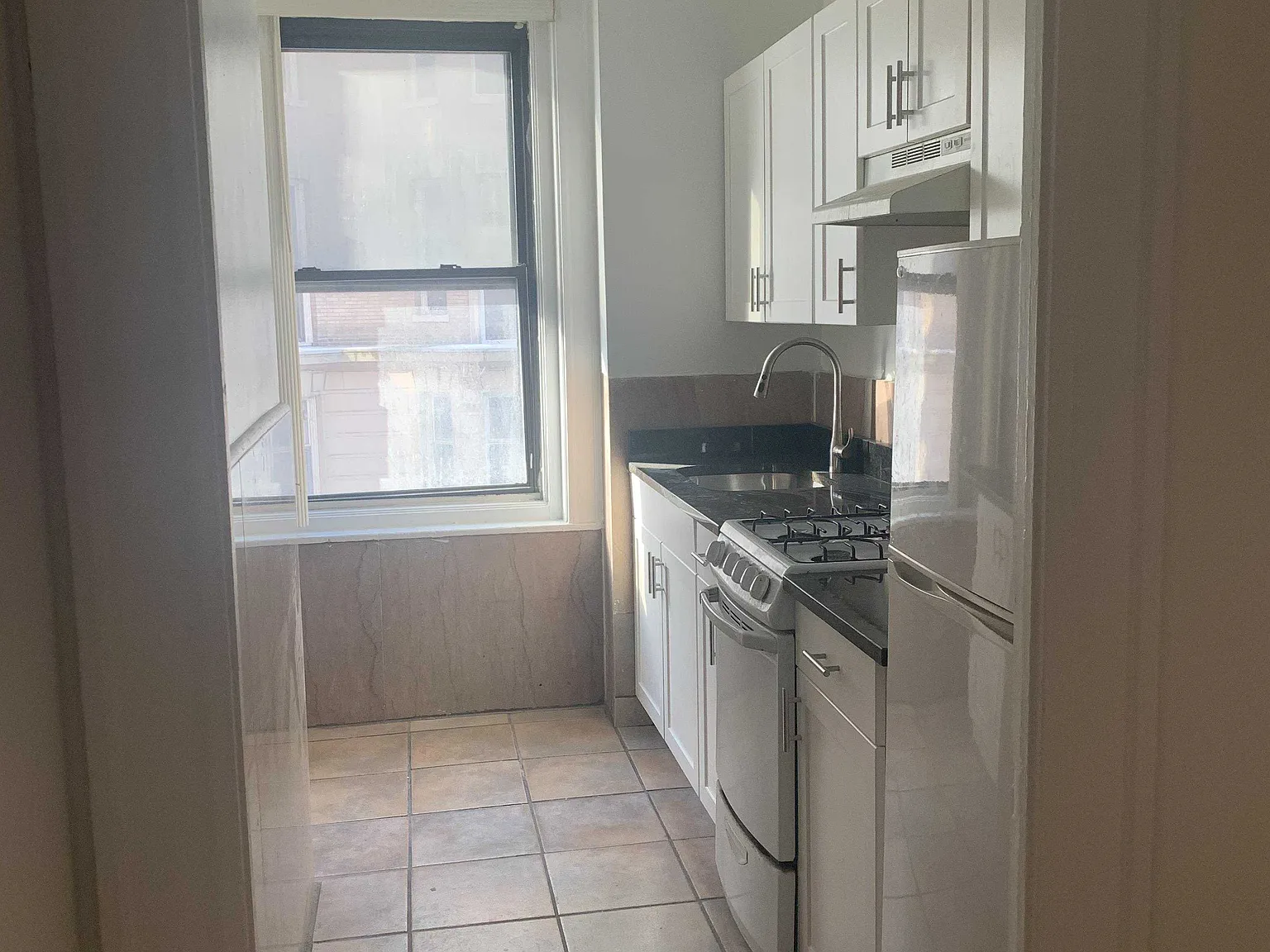 3 bed, $4,650 — Photo 1