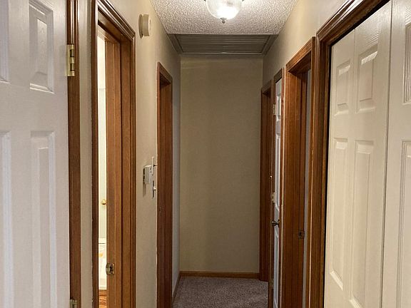 4th image of 1005 SW Southgate Dr