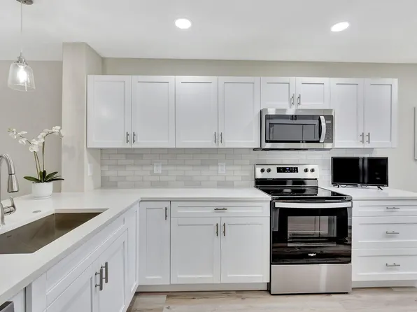 40 Stratford Lane #D, Boynton Beach, FL 33436